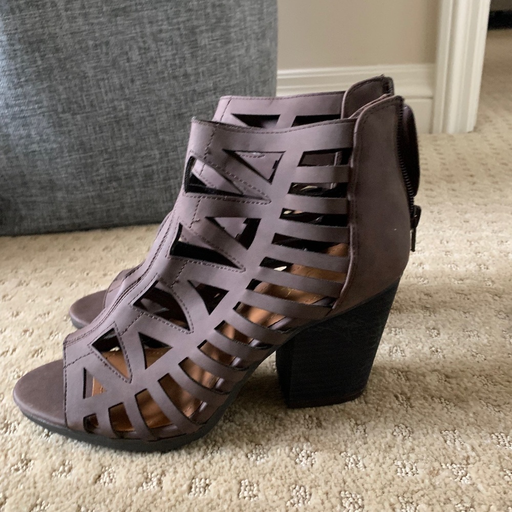 Open toe shoes